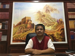 職業(yè)畫師：成構      